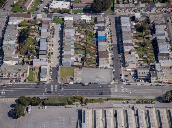 2321 Geneva Ave - Photo 1