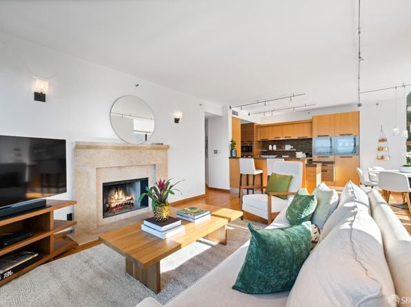 101 Lombard St APT 901W - Photo 1