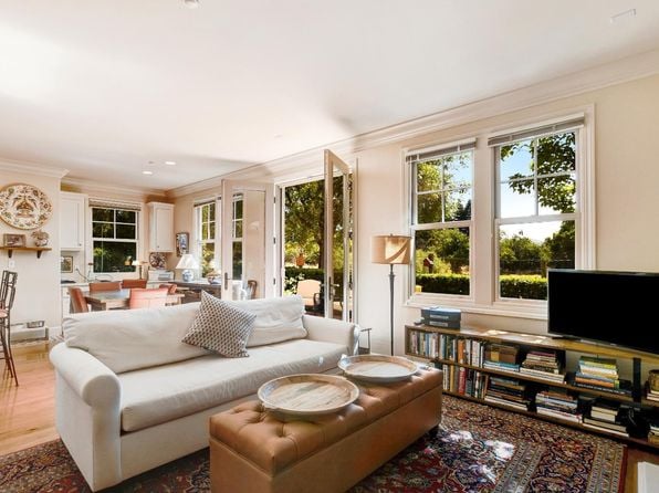 620 6th Street E - Photo 1