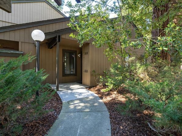 106 Nicholas Court - Photo 1