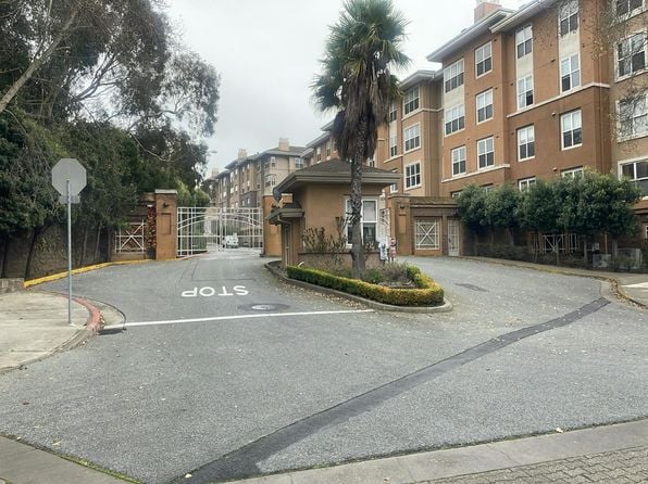 501 Crescent Way - Photo 1