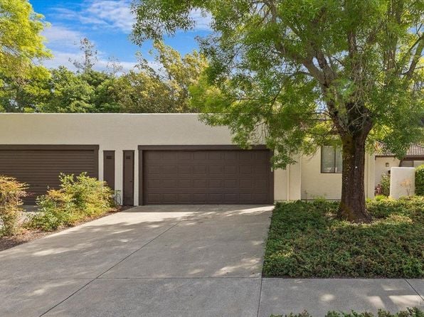 920 Shady Oak Drive - Photo 1