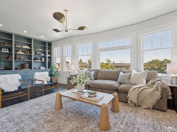 214 Castro St - Photo 1