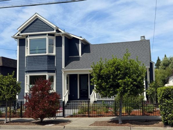 107 6th St - Photo 1