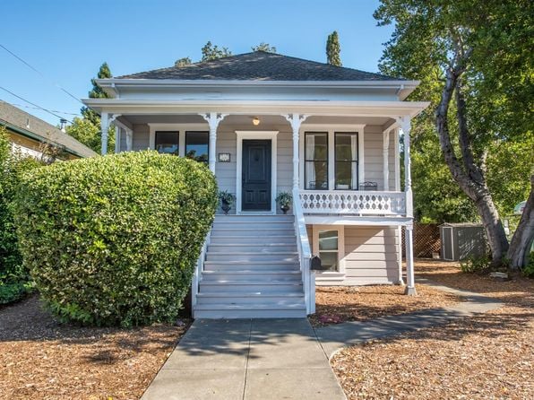 300 W 8th Street W - Photo 1
