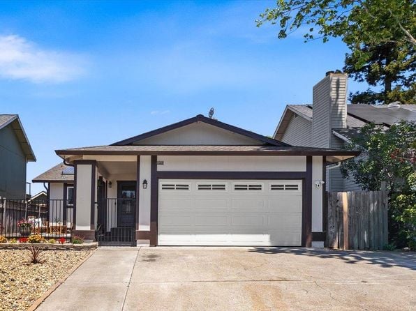 1588 Gladstone Way - Photo 1