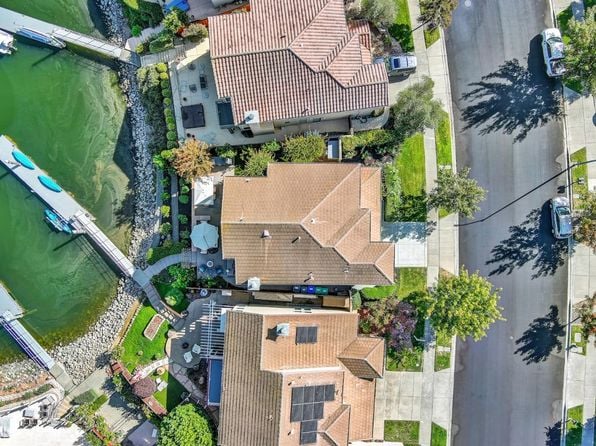 90 S Newport Drive - Photo 1