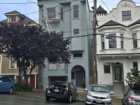 844 Baker St - Photo 1