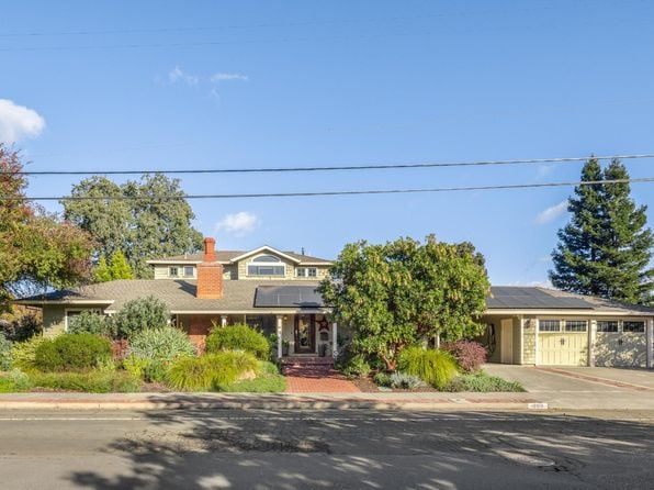 200 Alderbrook Drive - Photo 1