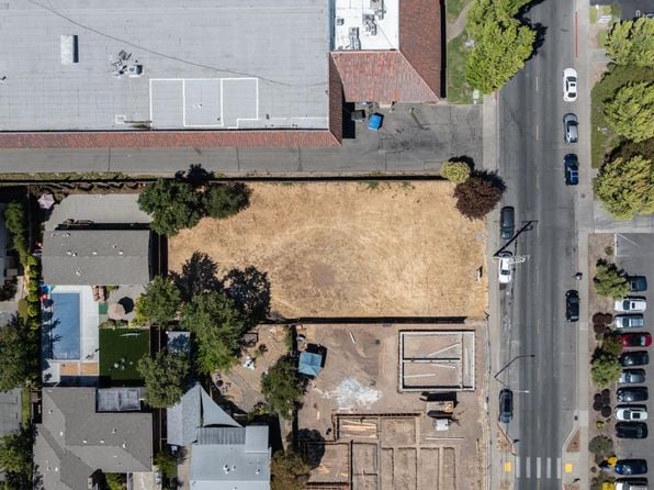 673 2nd Street W - Photo 1