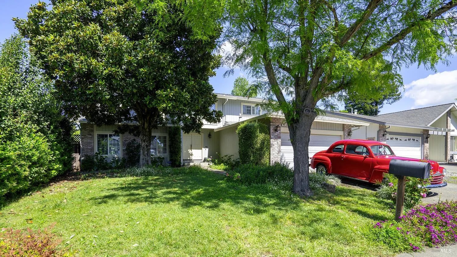 868 Holly Avenue - Photo 1