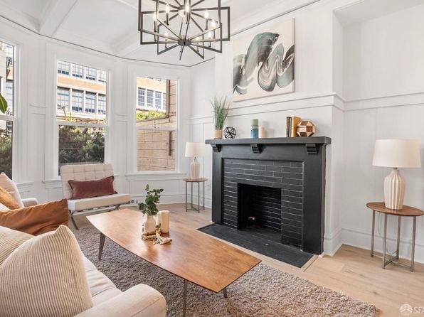 1742 Larkin St - Photo 1