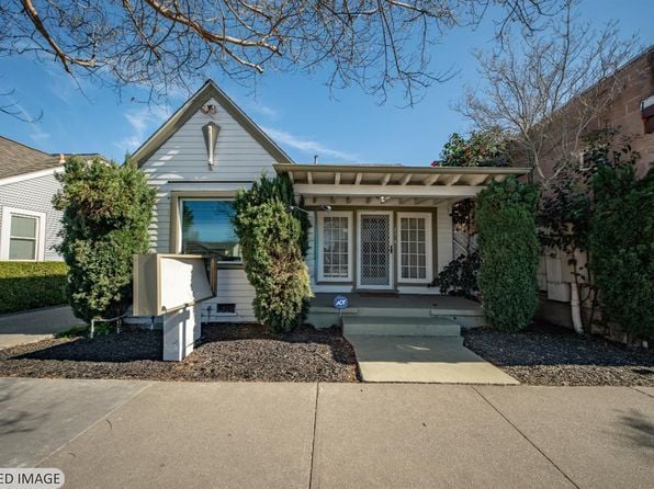 712 E Washington Street - Photo 1