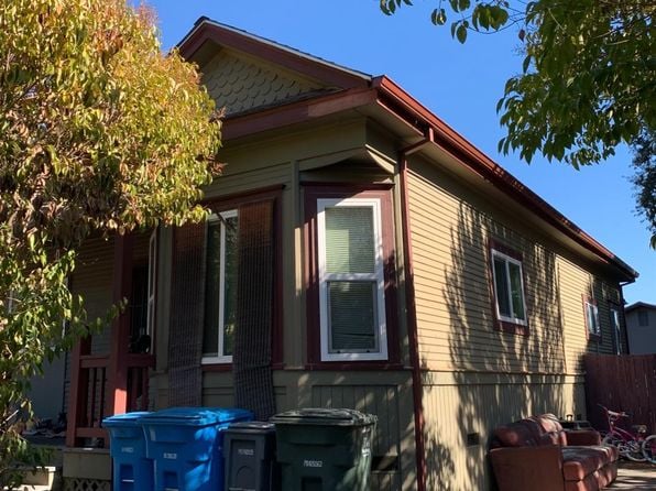 780 SW Dutton Avenue - Photo 1