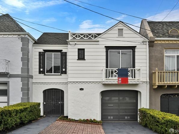 1619 33rd Ave - Photo 1