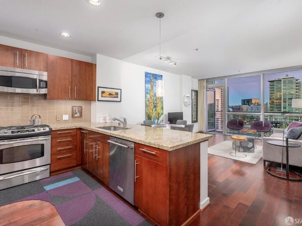 325 Berry St APT 717 - Photo 1