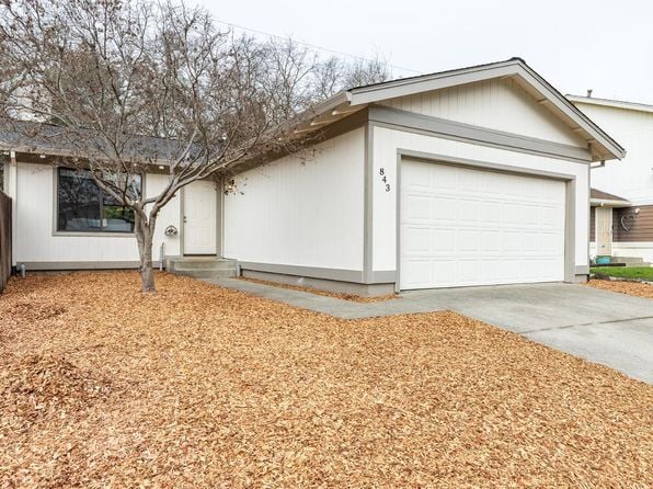 843 Falcon Way - Photo 1