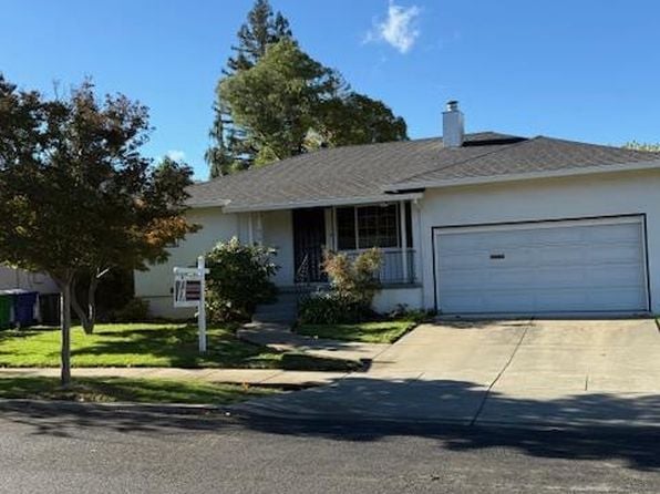 525 Minahen Street N - Photo 1