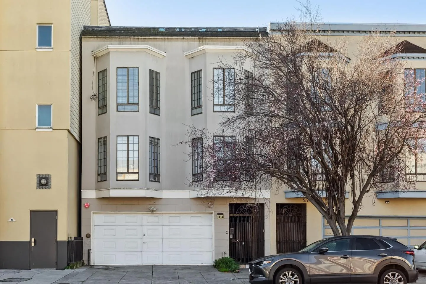 1615 Oakdale Ave - Photo 1