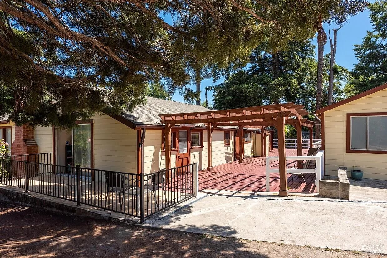604 Live Oak Avenue - Photo 1