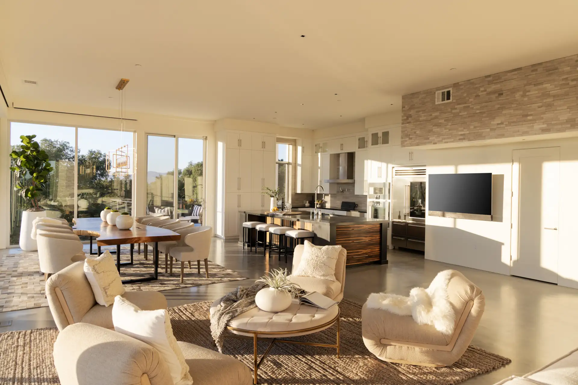 Historic luxury estate in prestigious St. Helena neighborhood