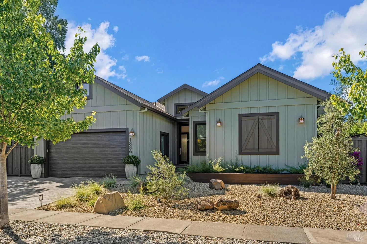 1886 Mulberry Street - Photo 1