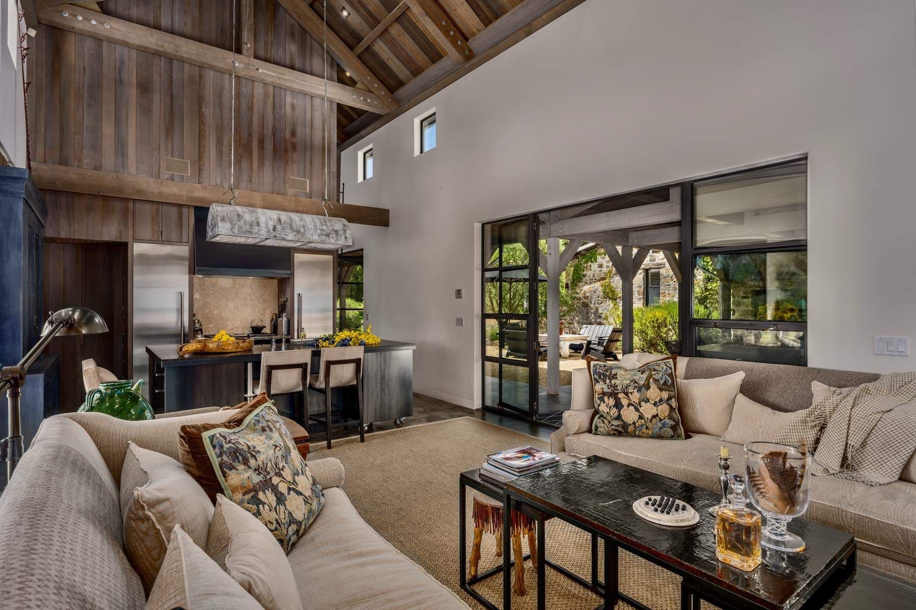 Luxury real estate with vineyard views in Sonoma