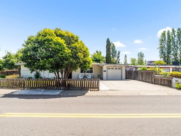 125 Los Altos Place - Photo 1