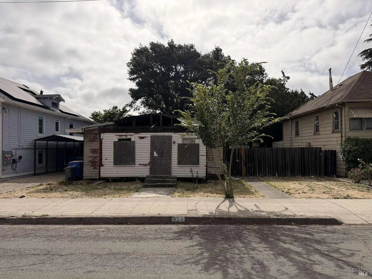 456 Seymour St - Photo 1