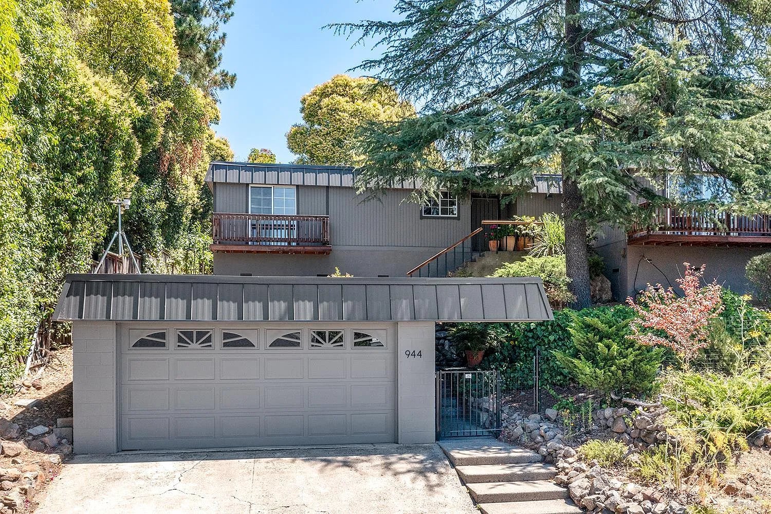 944 Summerfield Road - Photo 1