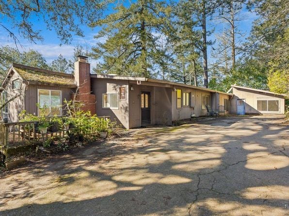 10650 Woodside Drive - Photo 1