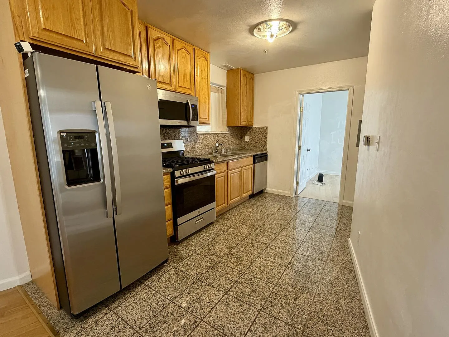5301 Mission St APT 1 - Photo 1