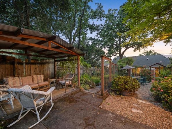 106 Hooker Avenue - Photo 1