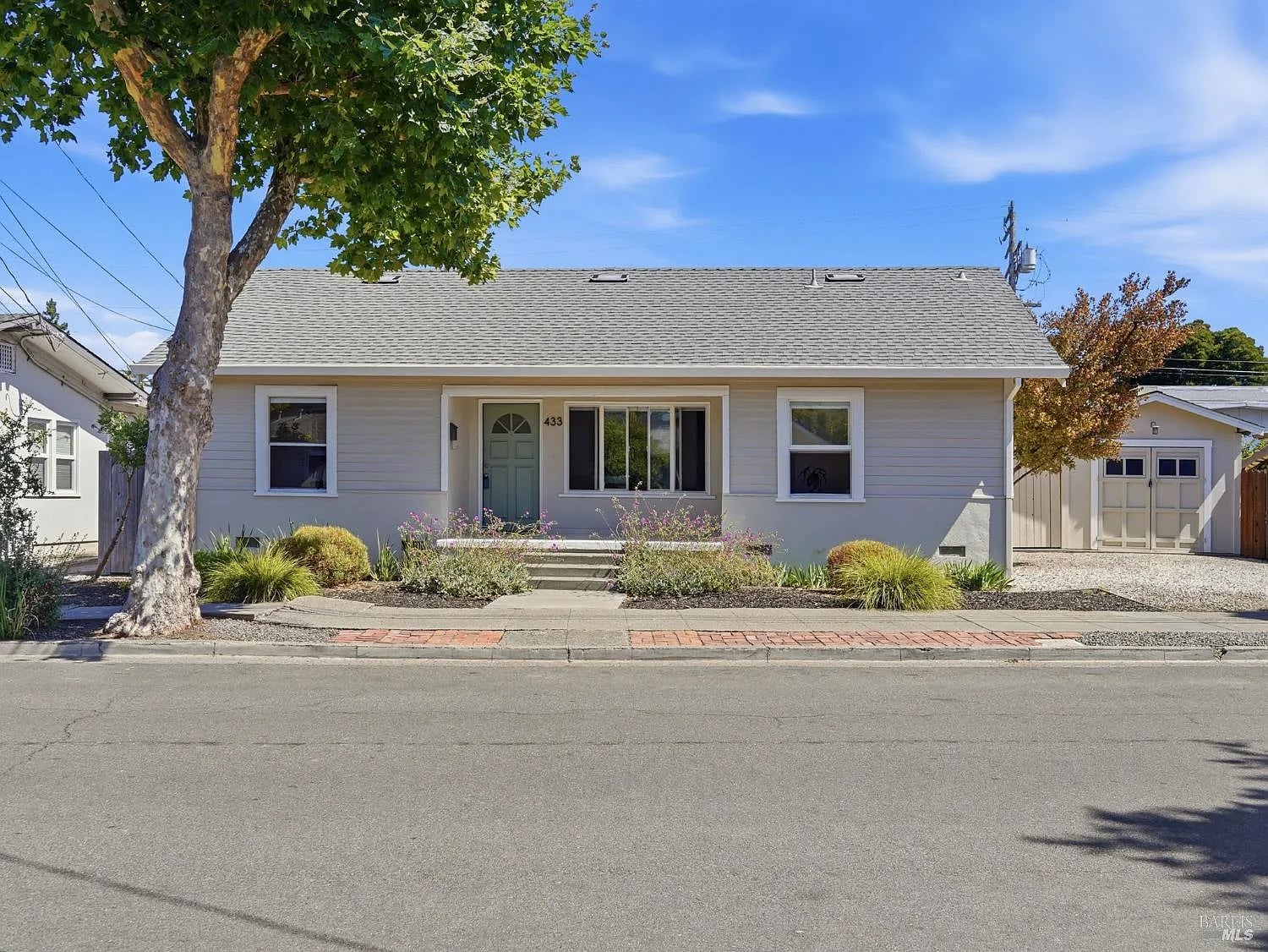 433 Lincoln Street - Photo 1