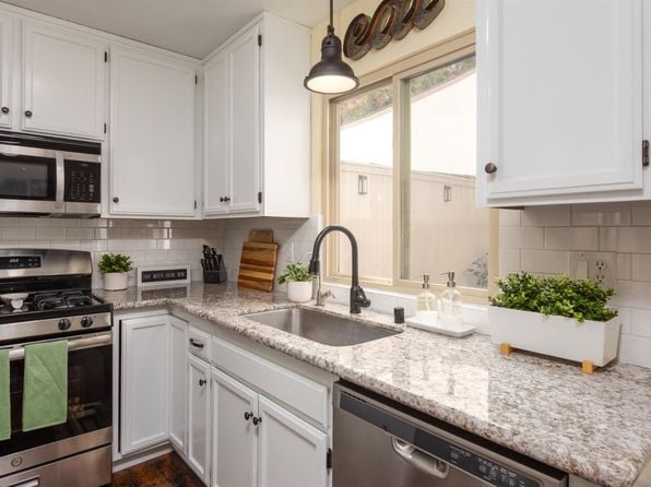 2734 Lakeview Drive - Photo 1