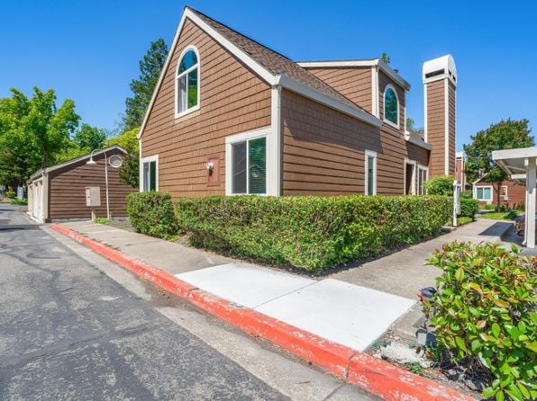 2706 Lakeview Drive - Photo 1