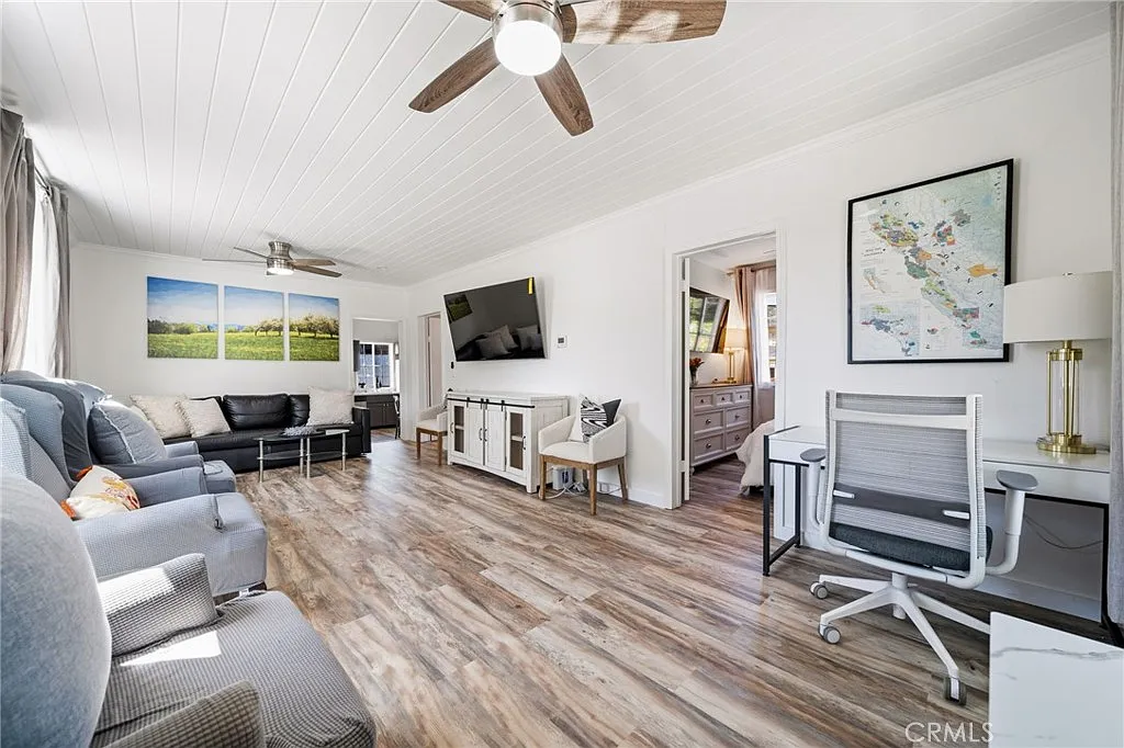 1403 B St - Photo 1