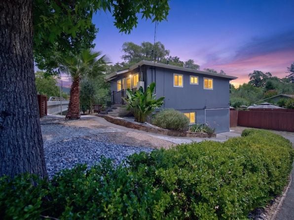 320 Boyes Boulevard - Photo 1