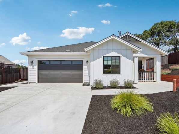 3675 Wyndemere Circle - Photo 1