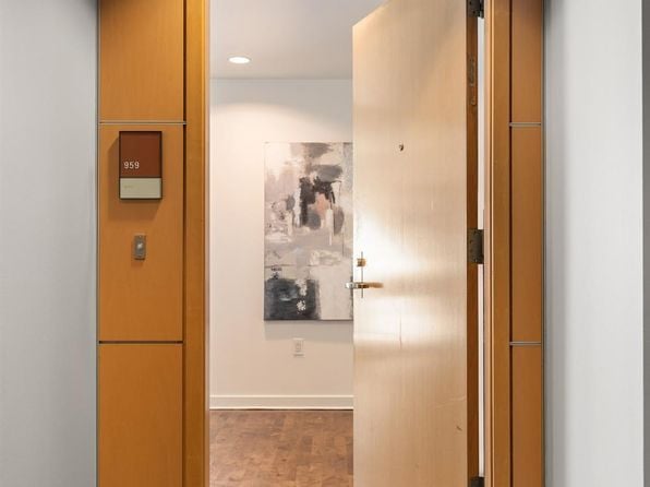 260 King St Unit 959 - Photo 1