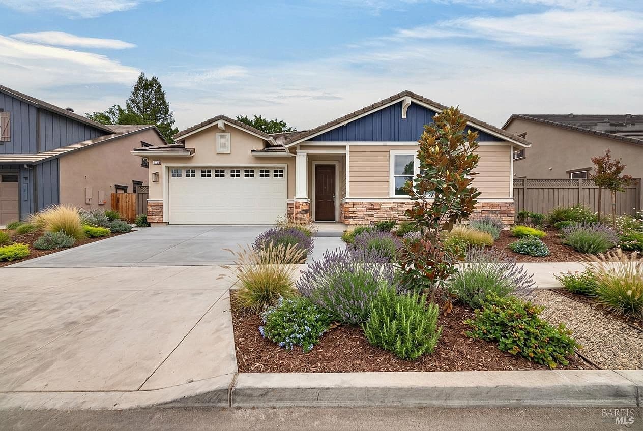 1704 Redwood Avenue - Photo 1