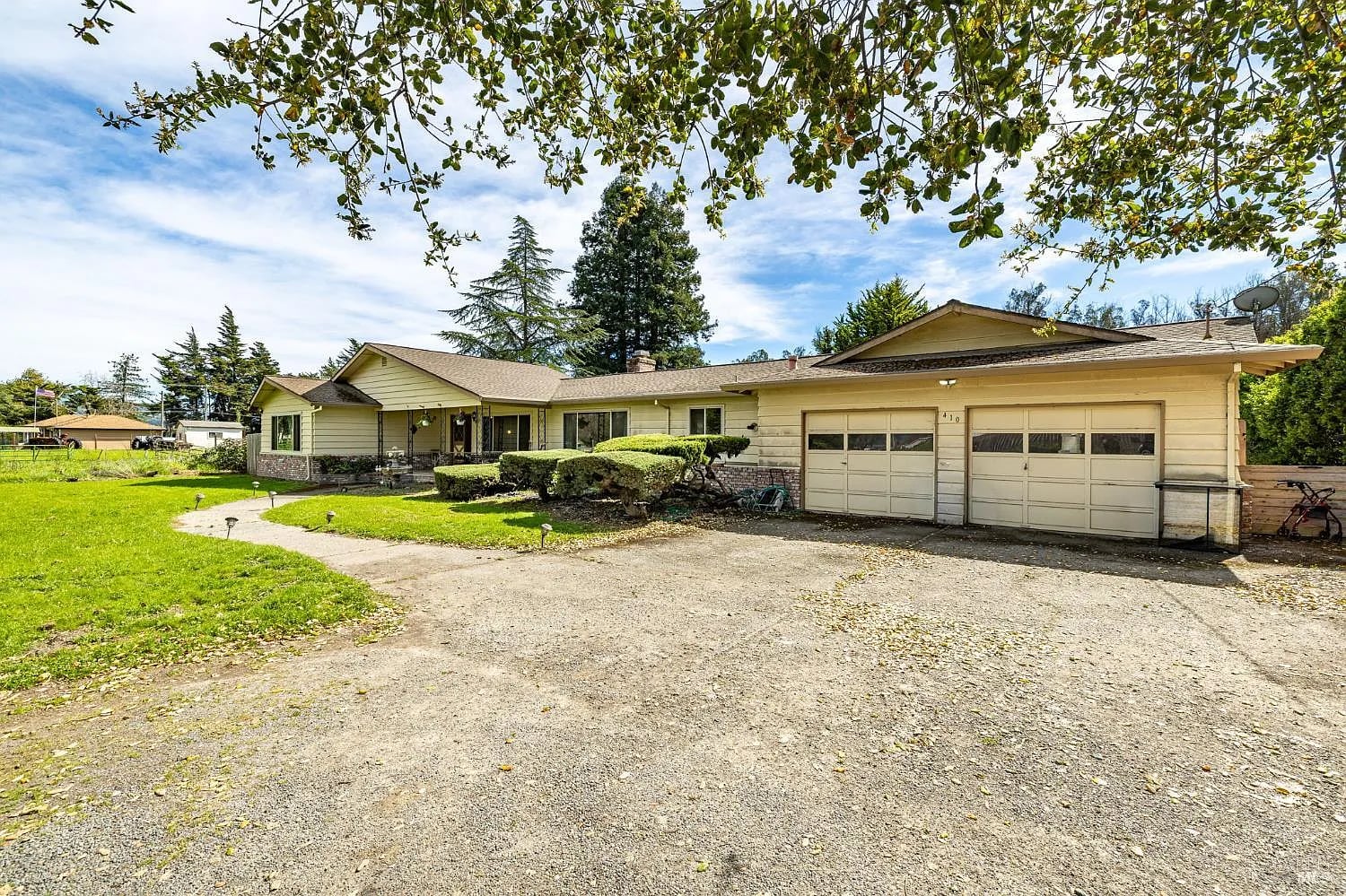 410 E Railroad Avenue - Photo 1