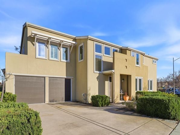 586 Sapphire Street - Photo 1