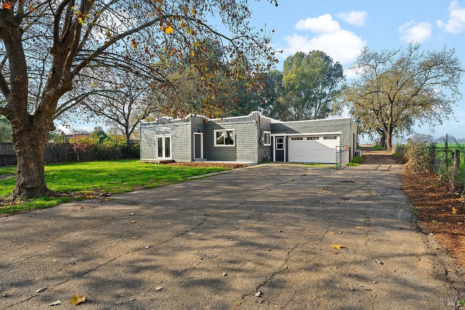 1979 Ludwig Avenue - Photo 1