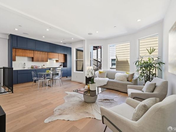 818 Green St - Photo 1