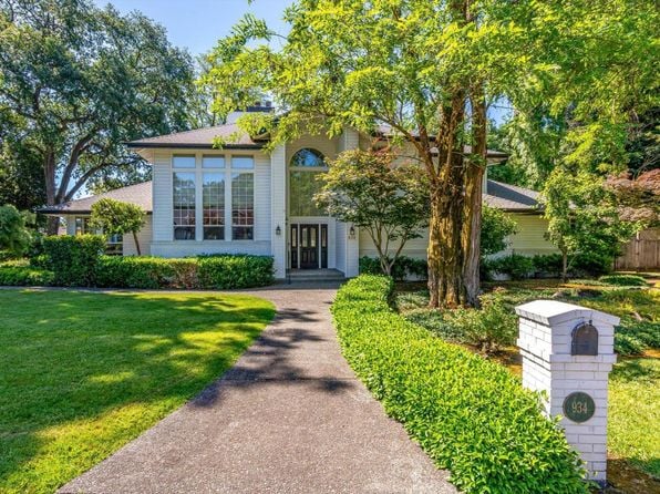 934 Fairway Drive - Photo 1