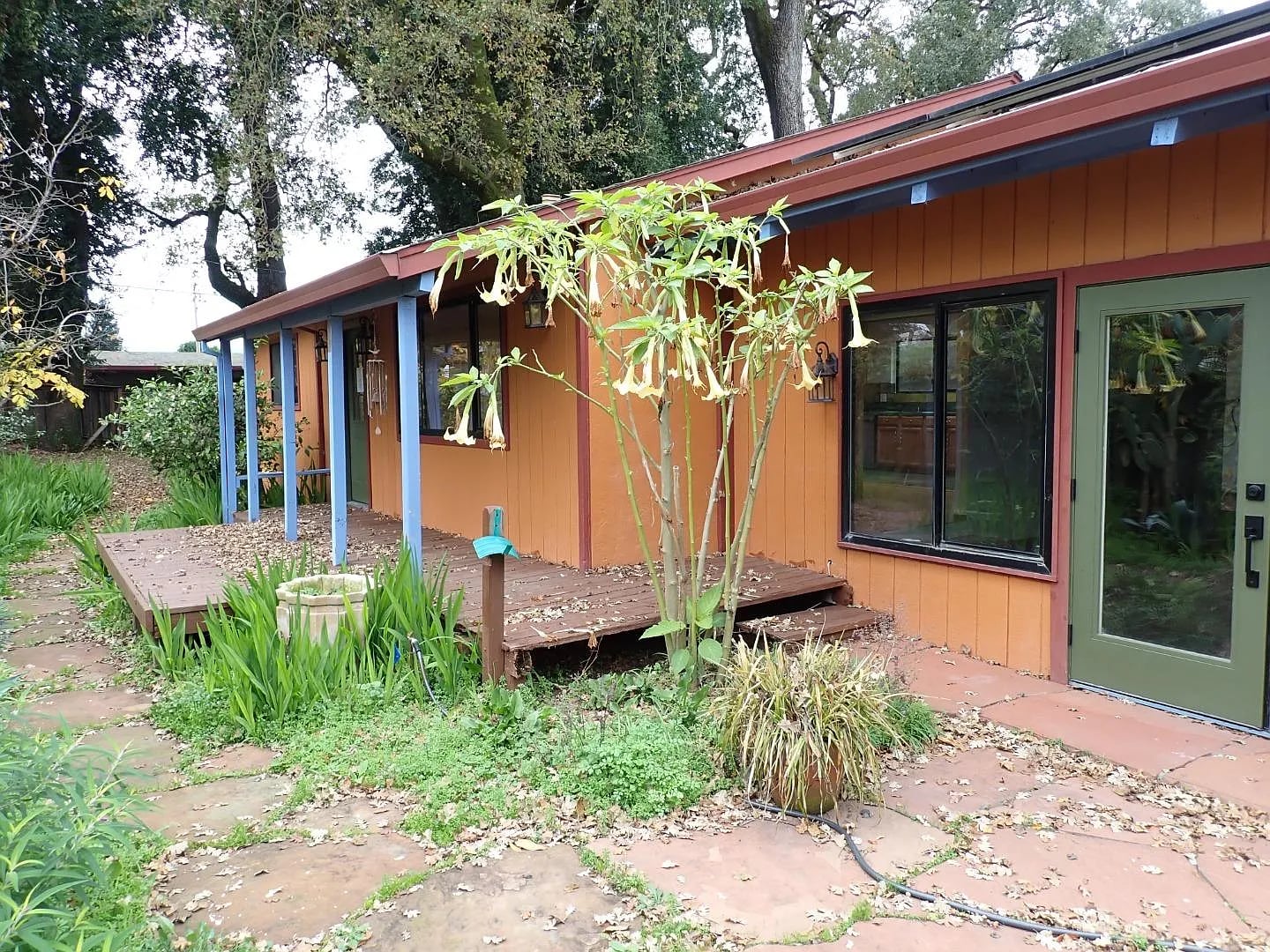 18039 Riverside Dr - Photo 1
