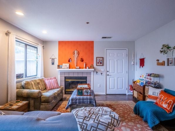 805 1st Street W #G - Photo 1