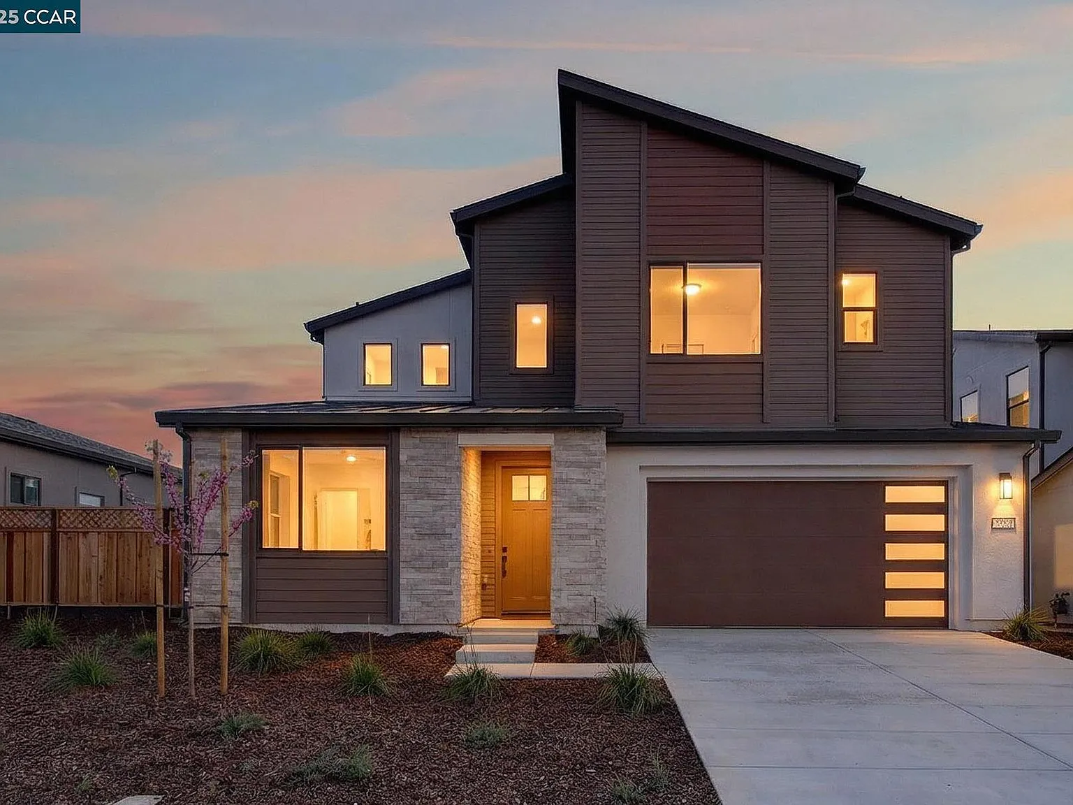 2298 Vandeleur Dr - Photo 1