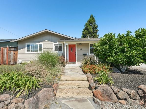 1295 Marian Way - Photo 1